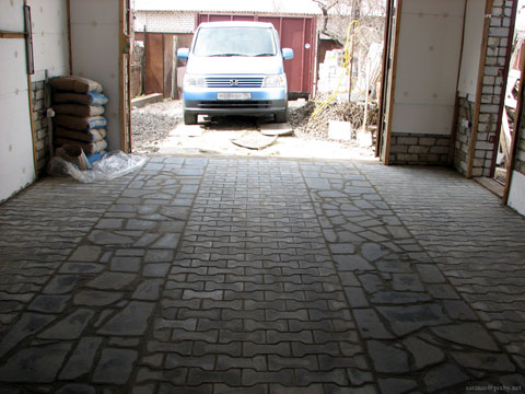 Укладка тротуарной плитки в гараже: особенности и советы